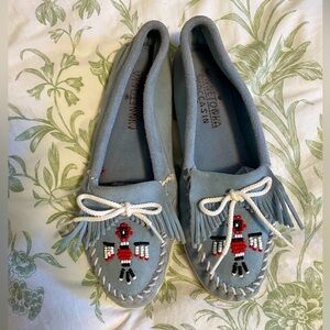 Minnetonka Light Blue Suede Beaded Moccasins - Sz 10